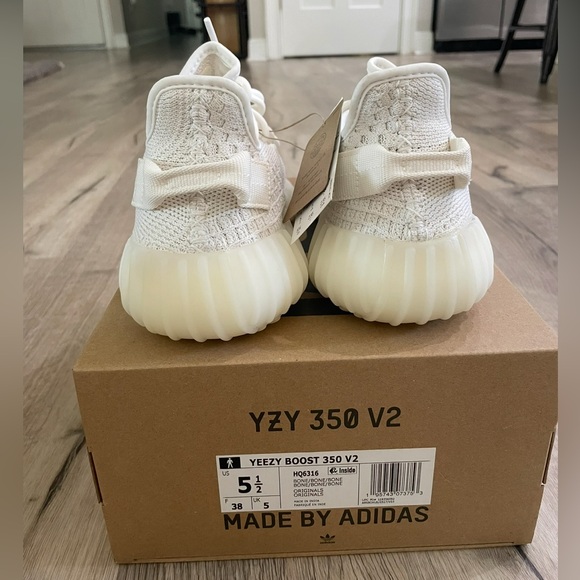 Adidas Yeezy Boost 350 V2 in Bone - size 5.5